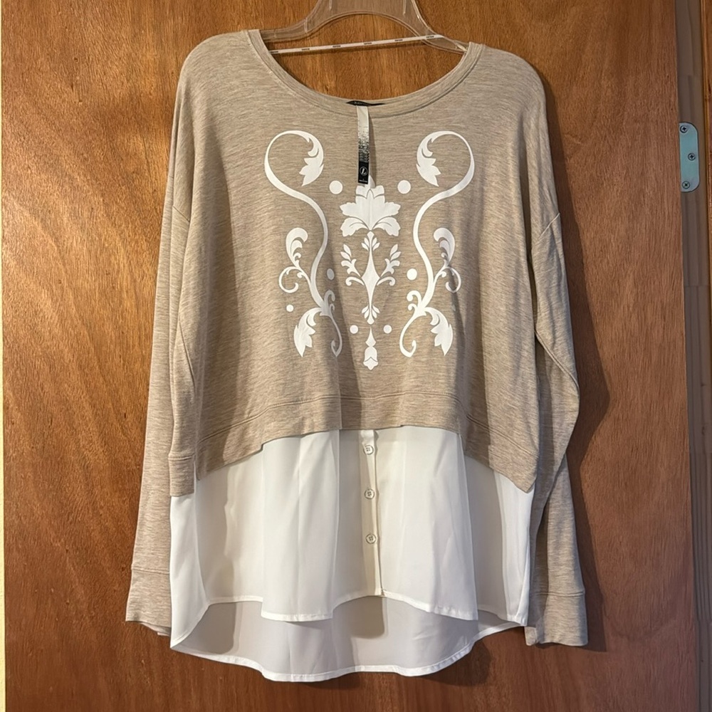 Kenzie Heather latte combo top with white  flower design on front (OLCC)